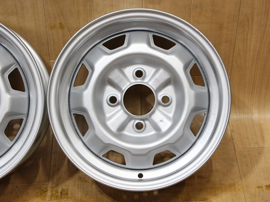 JDM B555 Rare Nissan Genuine 14x5J+25 PCD114.3 4-Lug Hub Diameter 73mm No Tires - Image 3