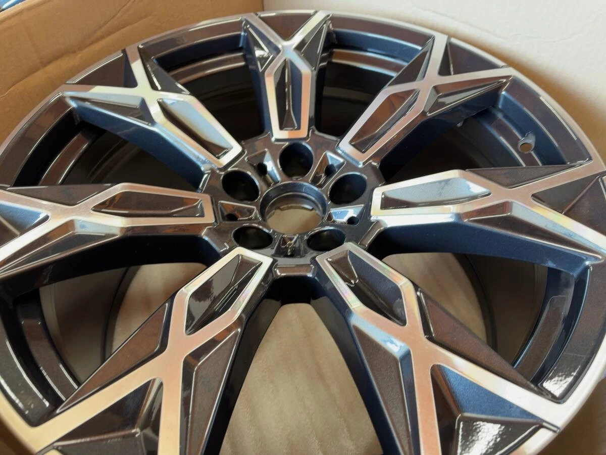 JDM BMW G70 current 7 series genuine new car 20-inch 4-book set No Tires - Image 6