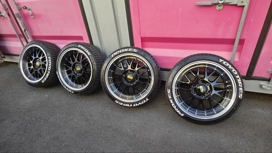 JDM Hiace 200 series Fabless Valone LM-9 wideseries studless tires No Tires - Image 3