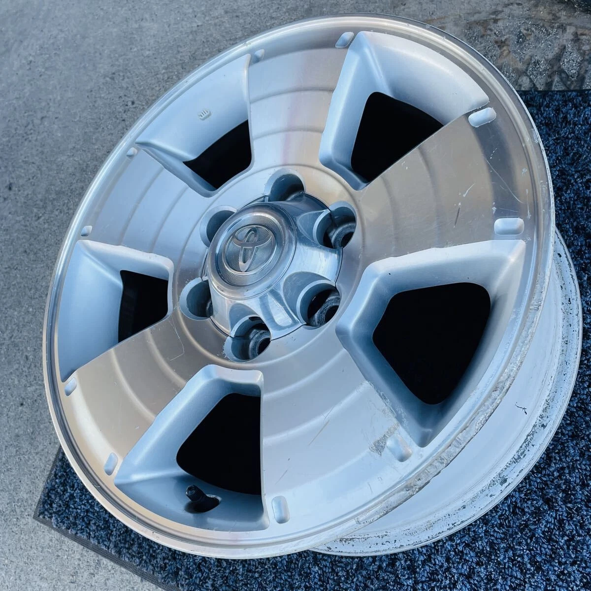 JDM Good condition Toyota 215 Series Hilux Surf SSR-G Genuine 17" Alum No Tires - Image 9