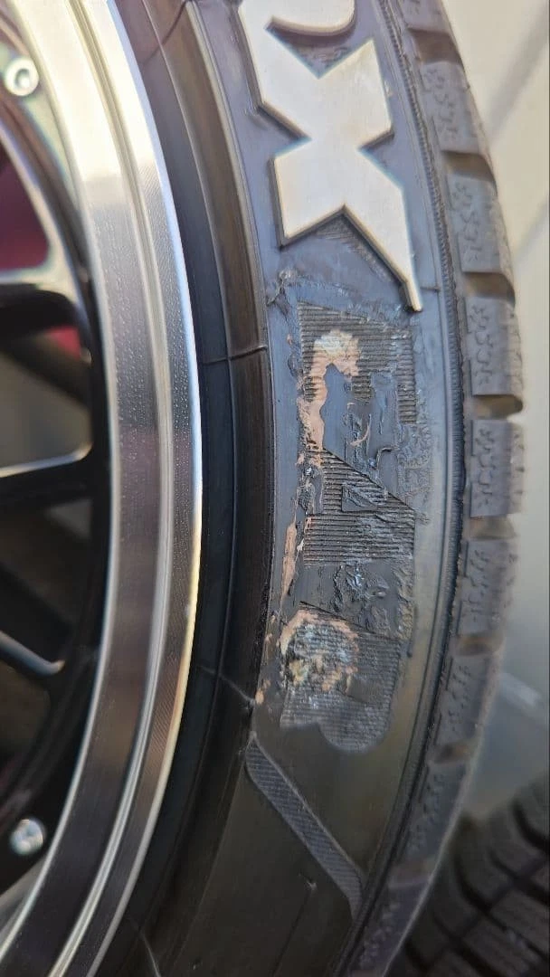 JDM Hiace 200 series Fabless Valone LM-9 wideseries studless tires No Tires - Image 9