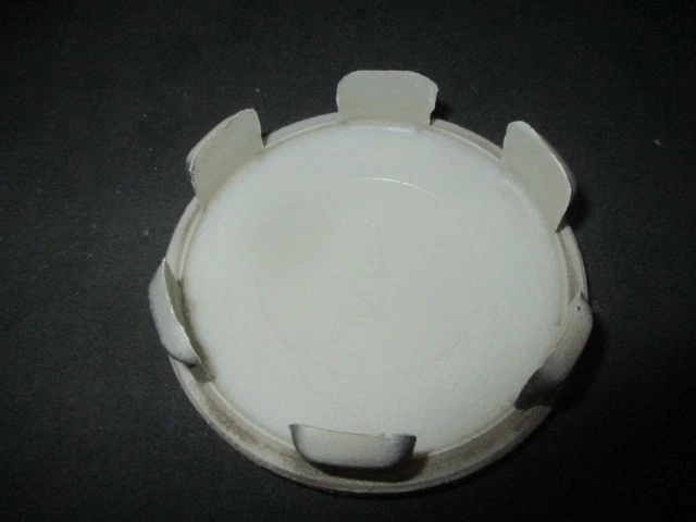 JDM Used Mercedes-Benz AMG Wheel Cap Silver 1 Piece M242 Center Cap W1 No Tires - Image 4