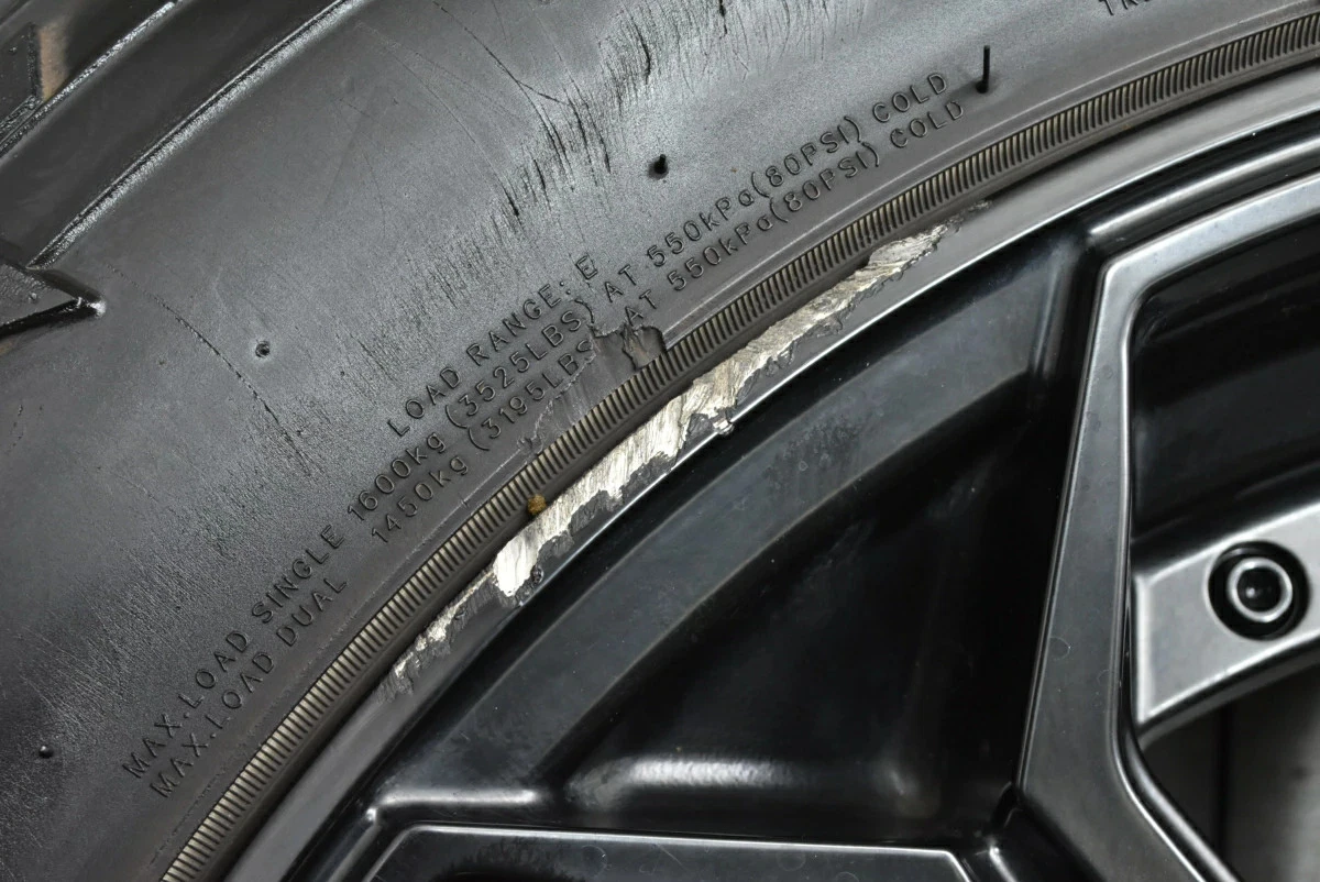 JDM Used FUEL Offroad 4-Book Set 209.09J x 20+20 PCD 139.7 LT285/55R20 No Tires - Image 8