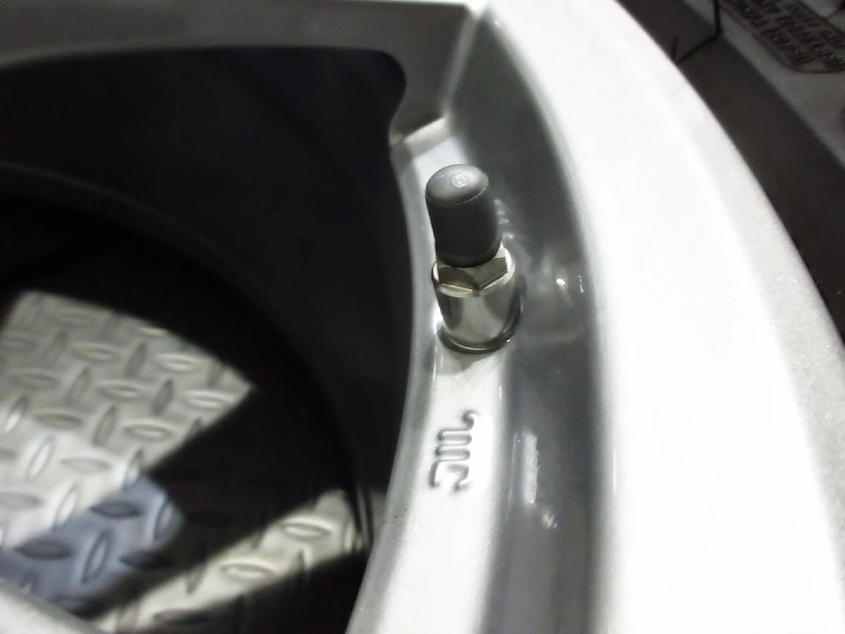 JDM Very low mileage Smartline 365 8.5J+32 PCD112-5L Michelin X-ICE SN No Tires - Image 3