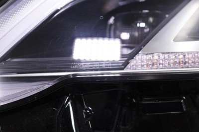 JDM 203-800-X LED Crown Left Headlight 3-Eye 30-451 Stamped AHV G Unit (No Tires) - 画像 (2)
