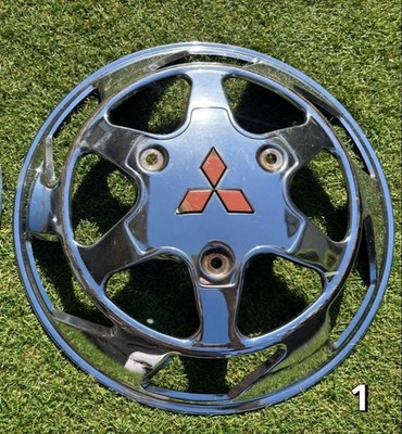 JDM Mitsubishi Canter/Fighter Genuine Chrome Wheel Caps Set of 2 (No Tires) - 画像 (2)