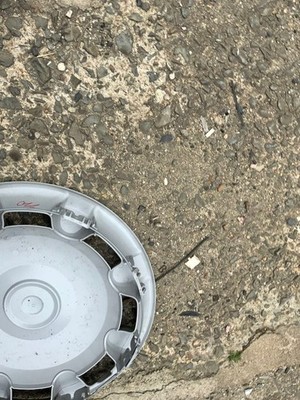 JDM 1 sheet Toyota Hiace 200 series wheel cap (No Tires) - 画像 (2)