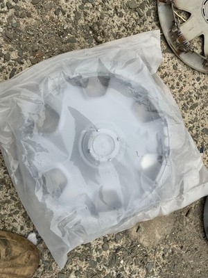 JDM 1 sheet Toyota Hiace 200 series wheel cap (No Tires) - 画像 (3)