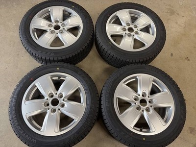 JDM BMW F40 F44 1 Series Genuine Dunlop Winter Maxx 03 16-inch 4-Book No Tires