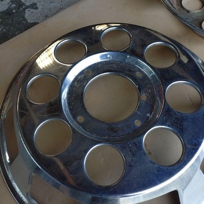 JDM Genuine Isuzu 810 wheel cover. Bracket not included. (No Tires) - 画像 (3)