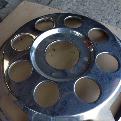 JDM Genuine Isuzu 810 wheel cover. Bracket not included. (No Tires) - 画像 (4)