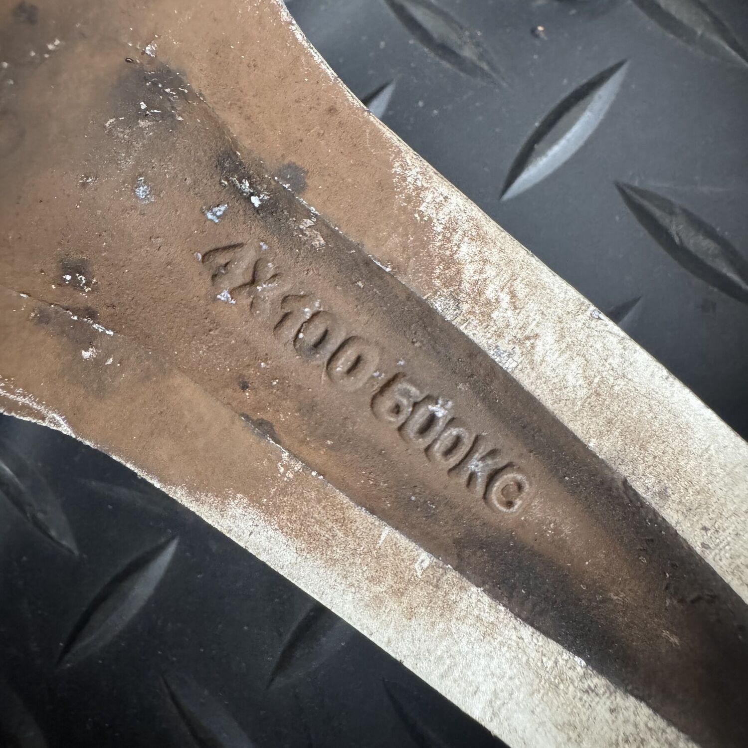 4X100 600KG cast into the back of a spoke
