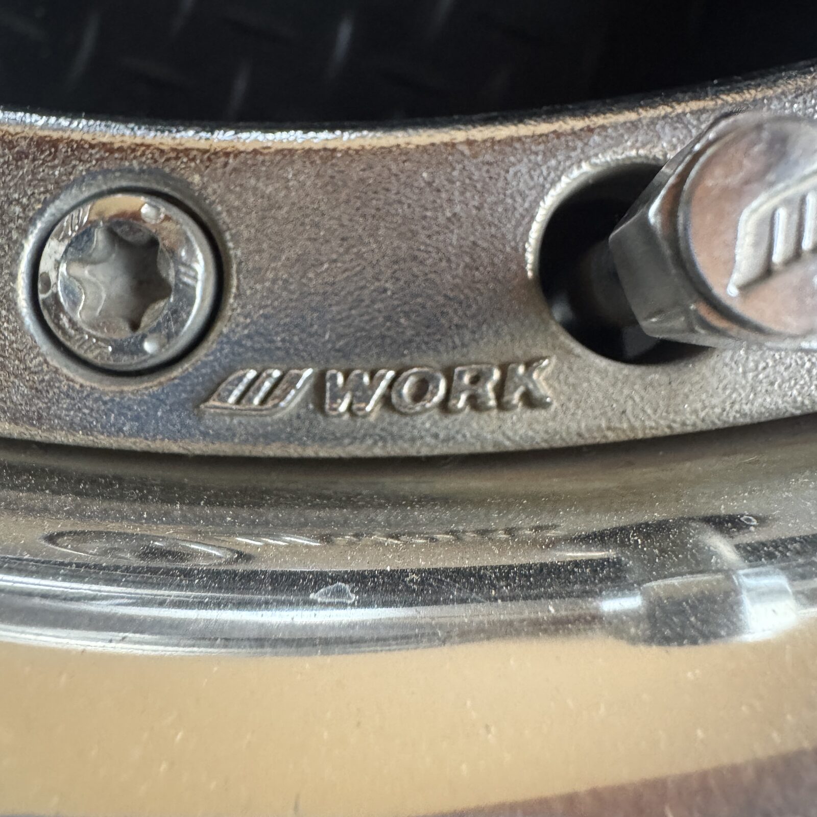 WORK logo on the outer barrel of a VS-KF