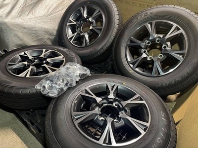 JDM New car Toyota 200 Series Hiace Genuine Option Aluminum Wheels 6j+ (No Tires) - Image 3