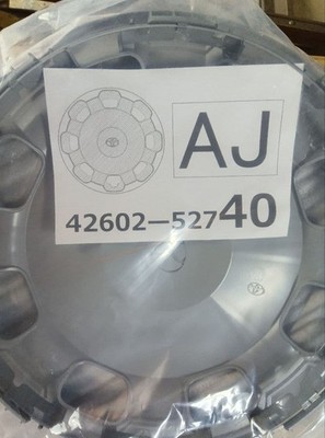JDM Toyota genuine wheel cap 42602-52740 (No Tires)