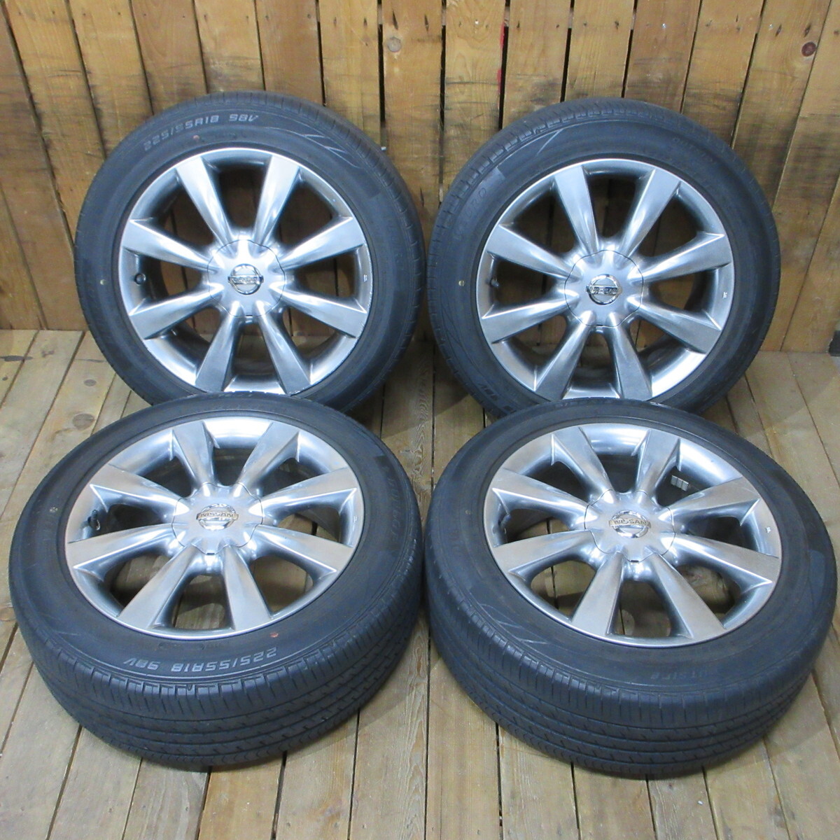 JDM NISSAN Skyline Black Suobar Genuine 18x8J+47 Dunlop VEURO VE303 225 (No Tires) - Image 2