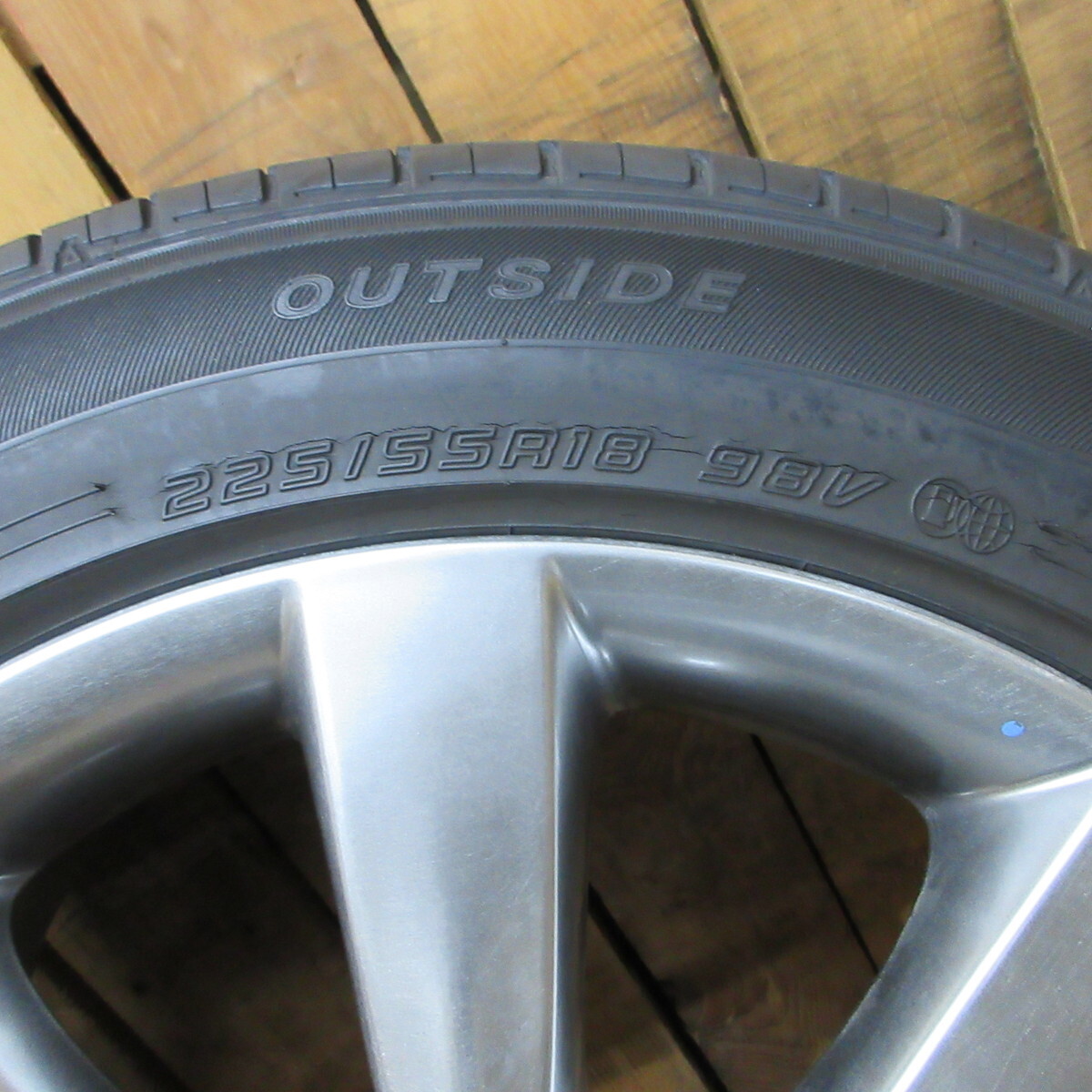 JDM NISSAN Skyline Black Suobar Genuine 18x8J+47 Dunlop VEURO VE303 225 (No Tires) - Image 6