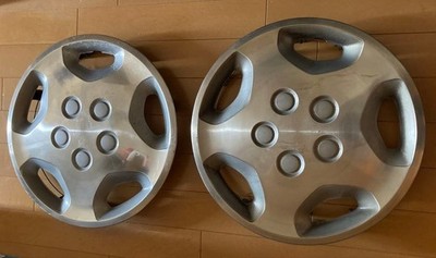 JDM US Toyota Pickup 80/90 Genuine 14-inch Wheel Caps 2 pieces Used (No Tires)