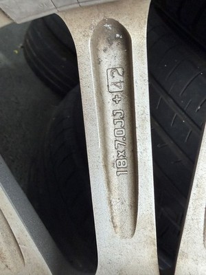 JDM BRIDGESTONE BLIZZAK VRX Studless Tires 4-Piece Set 215/55R18 RAYS (No Tires) - Image 9