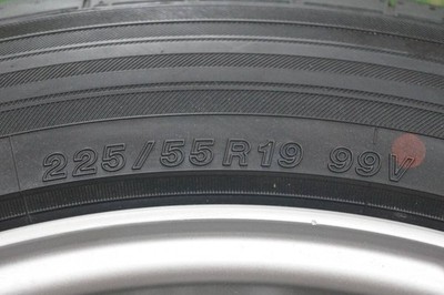 JDM RAYS GramLights 8.5J+45 114.3 2023 model YOKOHAMA BluEarth-XT 225/ (No Tires) - Image 7