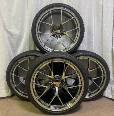 JDM Ultra-lightweight top-of-the-line wheels and studless tires: BBS R (No Tires)