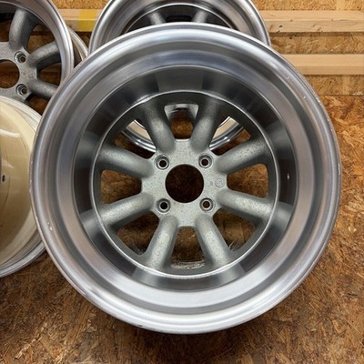 JDM SizeWatanabeRtype159J-13/12J-51114.3/4 holesClassic cars: Skyline (No Tires) - Image 3