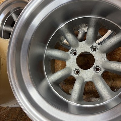 JDM SizeWatanabeRtype159J-13/12J-51114.3/4 holesClassic cars: Skyline (No Tires) - Image 4