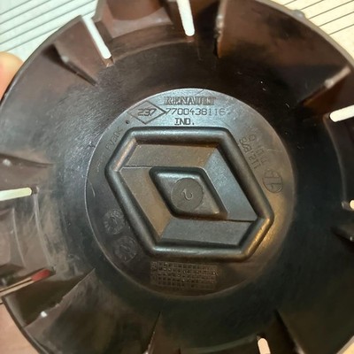 JDM First-generation Renault Kangoo genuine hub caps 4-individual set. (No Tires) - Image 3