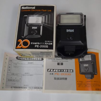 National PE-200S Shoe Mount Auto Electronic Flash Unit Boxed w/ Manual Case