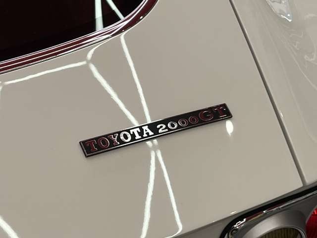 TOYOTA 2000GT badge on the rear quarter panel of a white Toyota 2000GT super replica