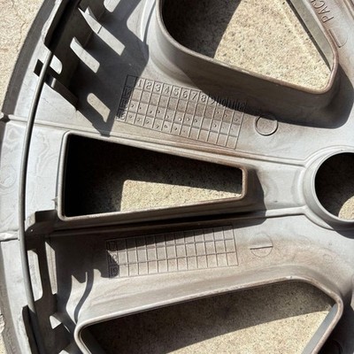JDM Toyota Prius genuine wheel caps 4-Wheel Set sold as a bundle. (No Tires) - Image 7
