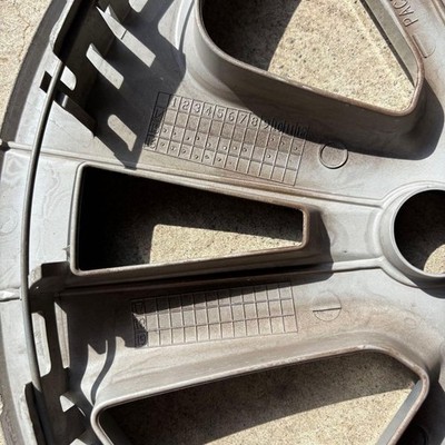 JDM Toyota Prius genuine wheel caps 4-Wheel Set sold as a bundle. (No Tires) - Image 8