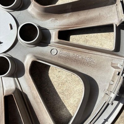 JDM Toyota Prius genuine wheel caps 4-Wheel Set sold as a bundle. (No Tires) - Image 9