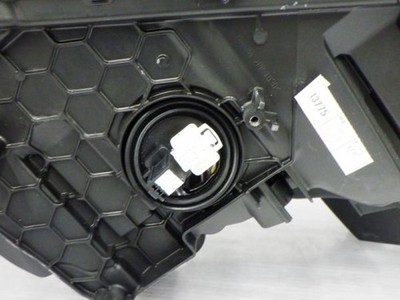 JDM 2172942 Crown Sedan 30 Series Left LED Light KOITO 30-492 AZSH32/K (No Tires) - Image 5