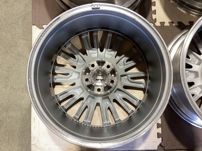 JDM Nissan Elgrand Genuine E52 Late Model Parts 184-Wheel Set (No Tires) - Image 9